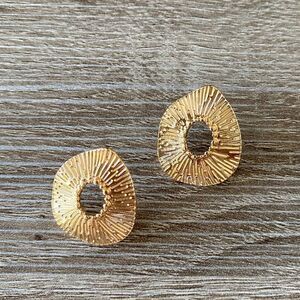 Vintage style stu earrings M134